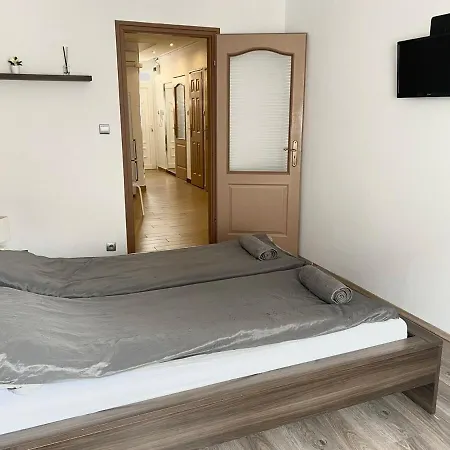 Center Apartment *