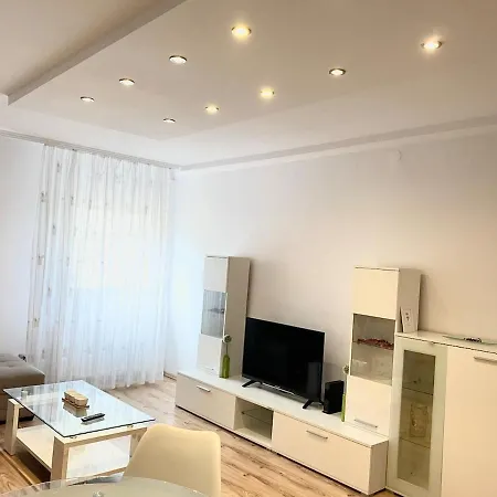 Center Apartment *